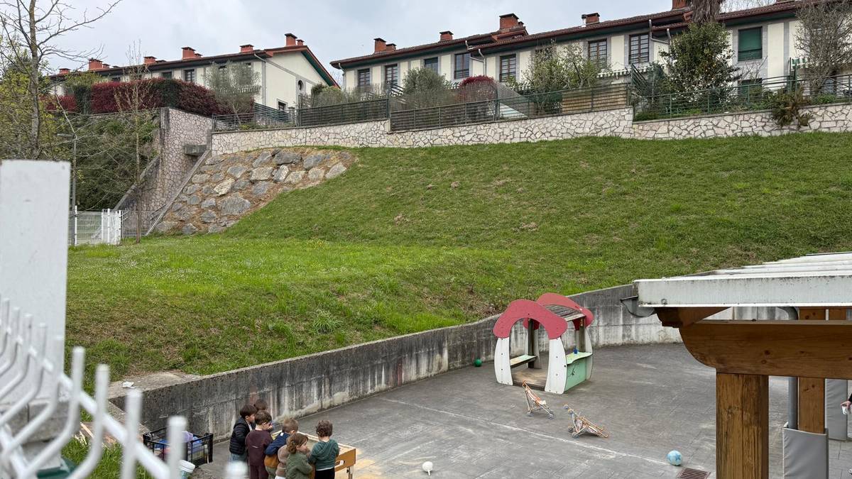 Aste Santuaren ostean hasiko dira Xabier Munibe haurreskolako berdegunea egokitzeko lanekin