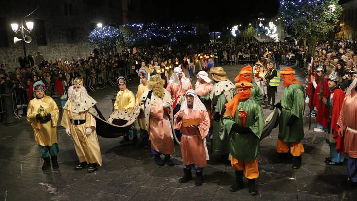 Harrera beroa espero dute Errege Magoek eskualdean