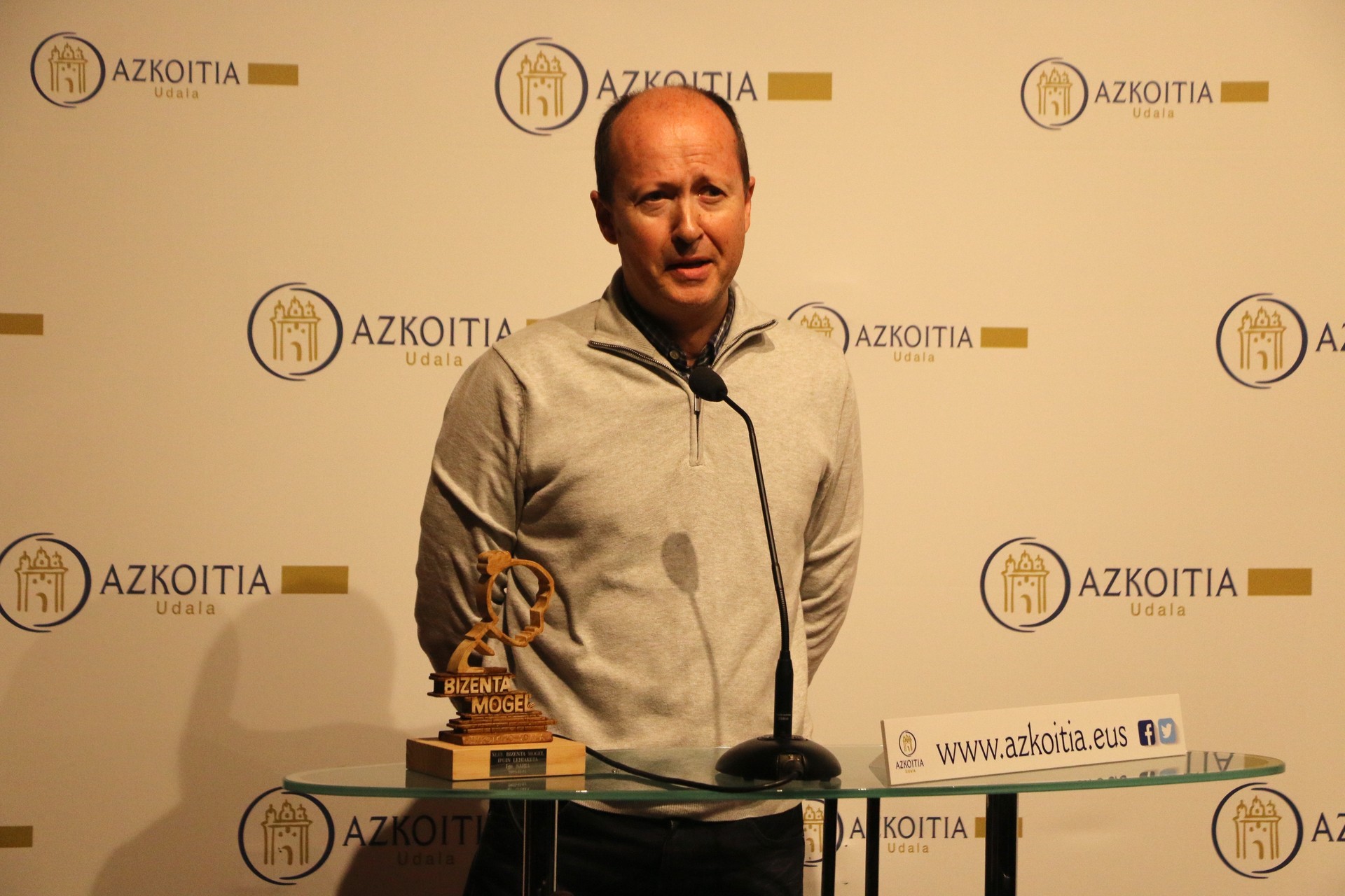 Narratiba arloko saria jaso du Jon Joseba Aizpuruak Ermua Hiria literatur lehiaketan