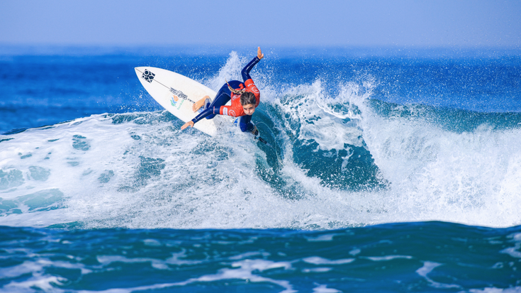 Janire Gonzalez Etxabarri txapeldunorde izan da Lacanauko Qualifying Series surf txapelketan