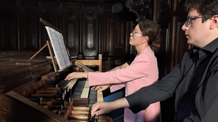 Askotariko doinuak eraman ditu parrokiara Shin-Young Lee organistak