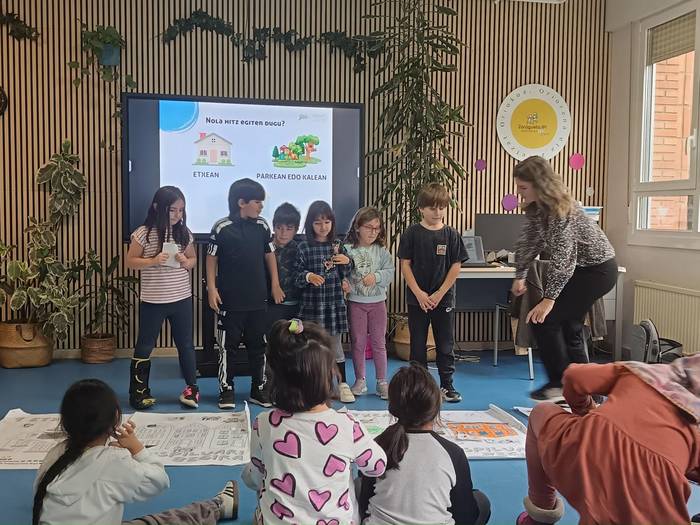 Euskarari buruz berriketan