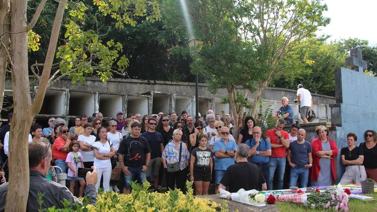 Omenaldi sentitua eskaini diete Txikiri eta harekin fusilatutakoei, Gudari Egunean