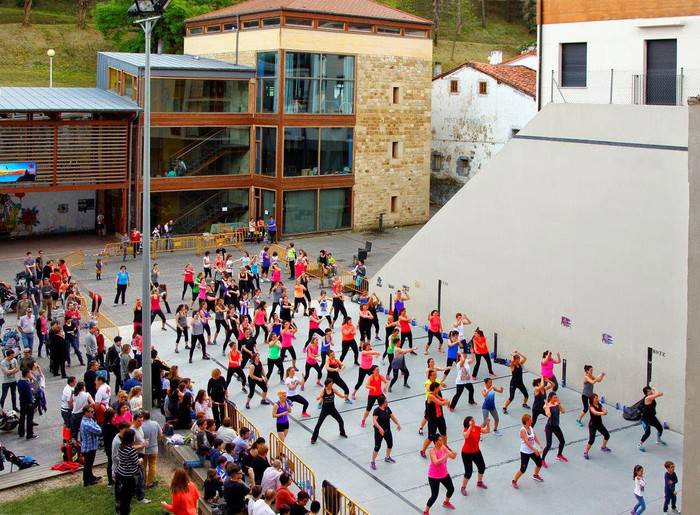Lourdeseko boluntarioen aldeko zumba saioa izango da urriaren 29an, Zumaian