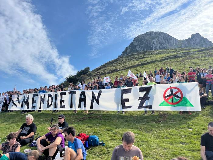 Mendietan zentral eolikorik ez dutela nahi aldarrikatu dute Zelatunen