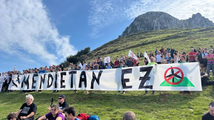 Mendietan zentral eolikorik ez dutela nahi aldarrikatu dute Zelatunen