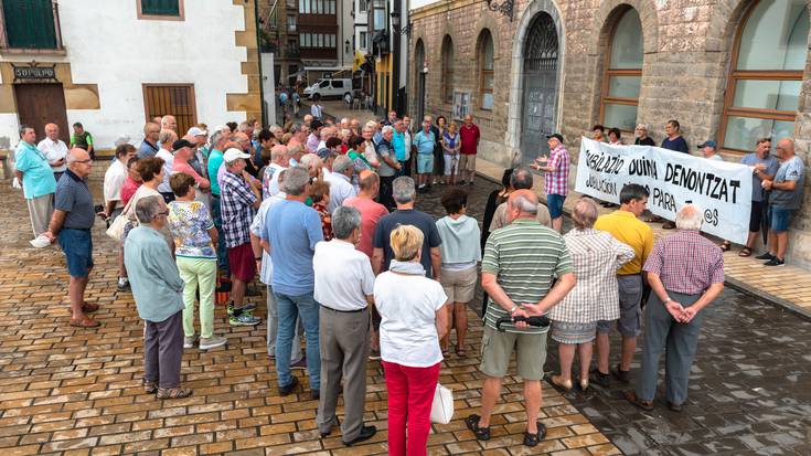 Pentsio duinak aldarrikatzeko elkarretaratzea egin dute