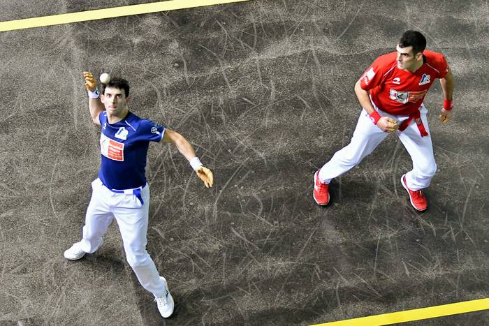 Ostiralean Azkoitian hasiko da eskuz binakako pilota txapelketa
