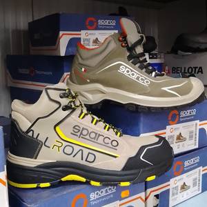 Lanerako arropa eta oinetakoak