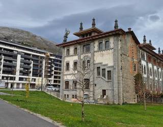 Udal gobernuaren etxebizitza politika "guztiz eskasa eta inprobisatua" dela salatu du EAJk