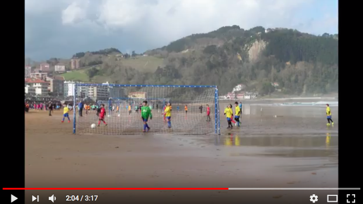 Bideoa: hondartza futboleko epaile gazteak protagonista