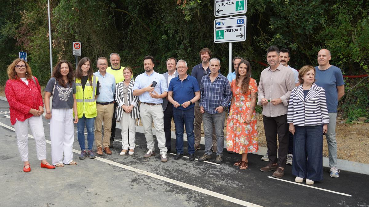 Narrondo eta Arroagoia lotzen dituen bidegorriaren zatia inauguratu dute