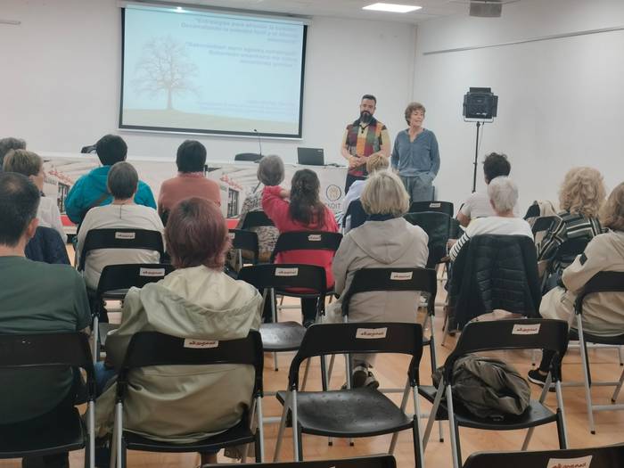 Bakardade emankorra eta lotura emozionalak izan dituzte hizpide Elkargunean