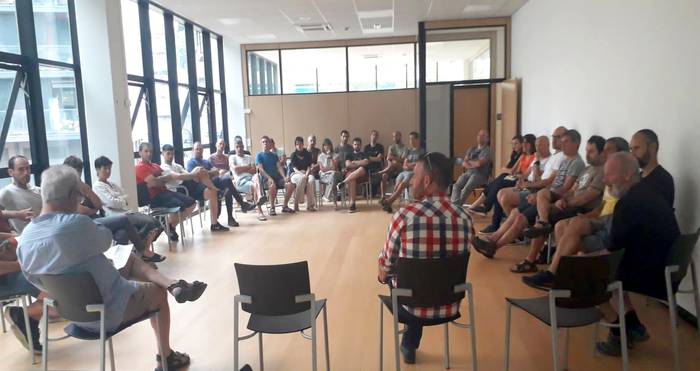 Aurrera begirako asmoak aurkeztuko ditu etzi Oletan ere Ez! taldeak