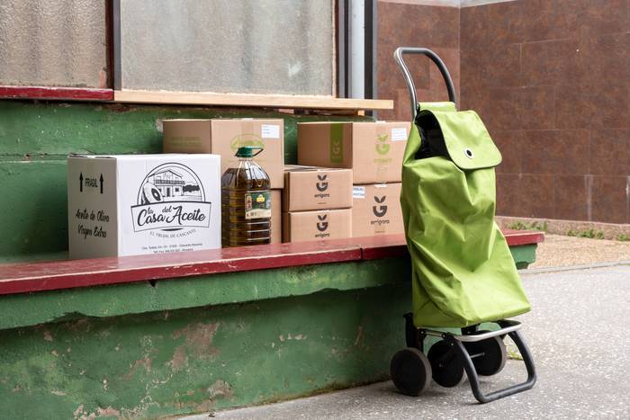 Ostiraletik aurrera, Errigorako 2.660 litro olio eta eta 351 janari kaxa banatuko dizkiete eskatzaileei