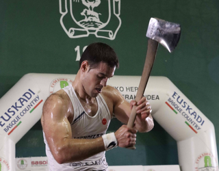 Aizkolarien eta harri-jasotzaileen herri kirol jaialdia zapatuan, Gurea frontoian