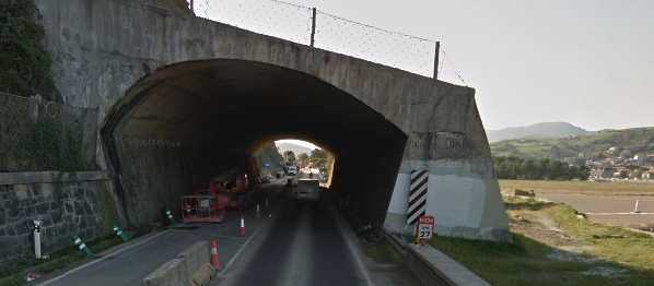 Bi pertsona zauritu dira auto istripu batean Zumaian