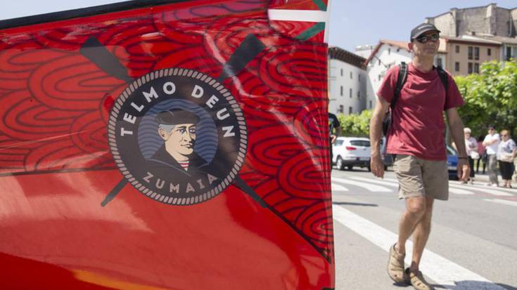 Arraunlariak, logotipoa eta arropa berria aurkeztu ditu arraun elkarteak