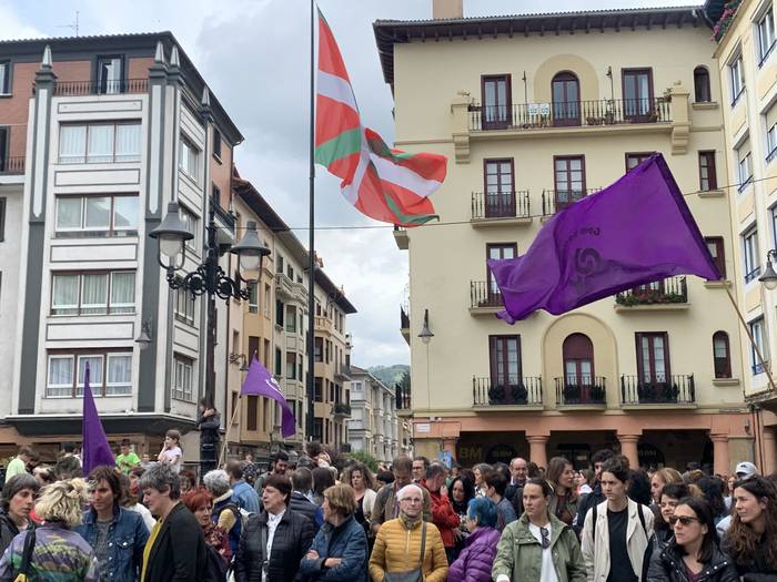 Zarauzko mugimendu feministak ere elkarretaratzea deitu du Bilboko hilketa matxista salatzeko