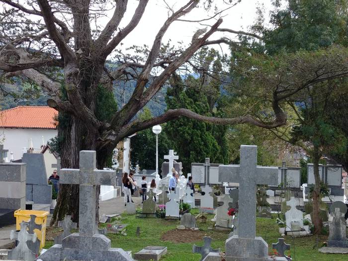 Hilerrira joateko argibideak eman ditu udalak