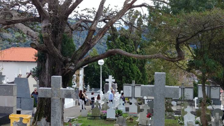 Hilerrira joateko argibideak eman ditu udalak