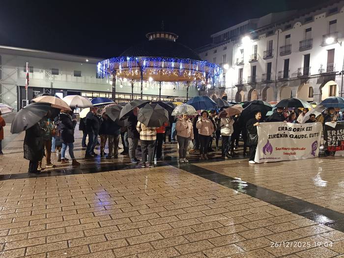 Gabon gauean emakume bati eraso egin zion gizona espetxera bidali du epaileak