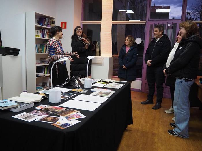 Malen Etxearen historia artelan bihurtzen duen erakusketa zabaldu dute