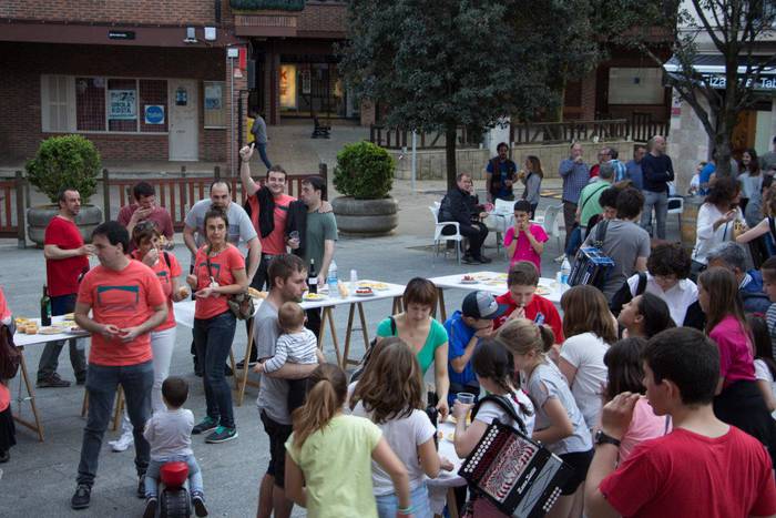 Erabakitzeko eskubidearen aldeko festa egin zuten larunbatean Zestoan