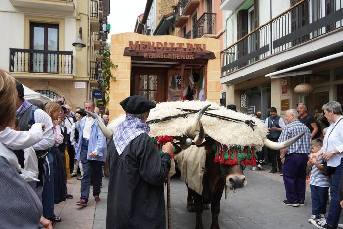 Euskal Jai Eguneko karroza lehiaketara proposamenak aurkezteko epea ireki dute