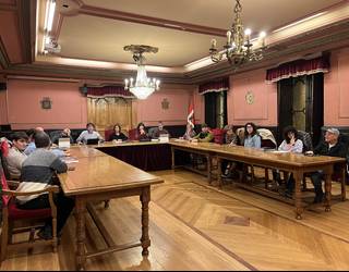 Udaltzaingoaren bueltako tirabirek tenkatu dute beste behin udalbatzarra