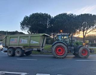 Traktore martxa egiten ari dira EBren eta Mercosurren arteko akordioaren aurka