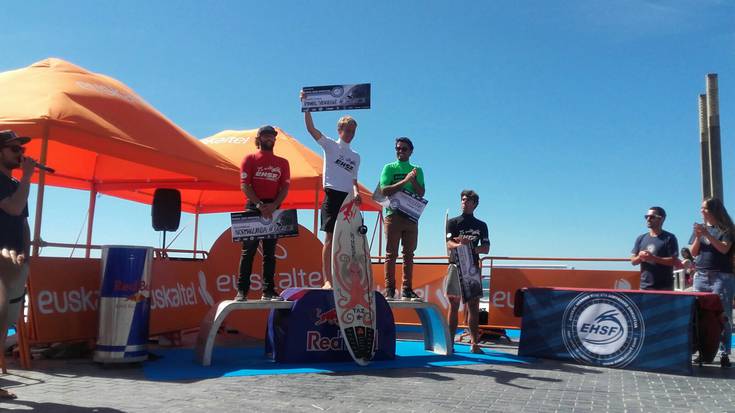 Imanol Yeregik Euskal surf zirkuituko lehen proba irabazi du