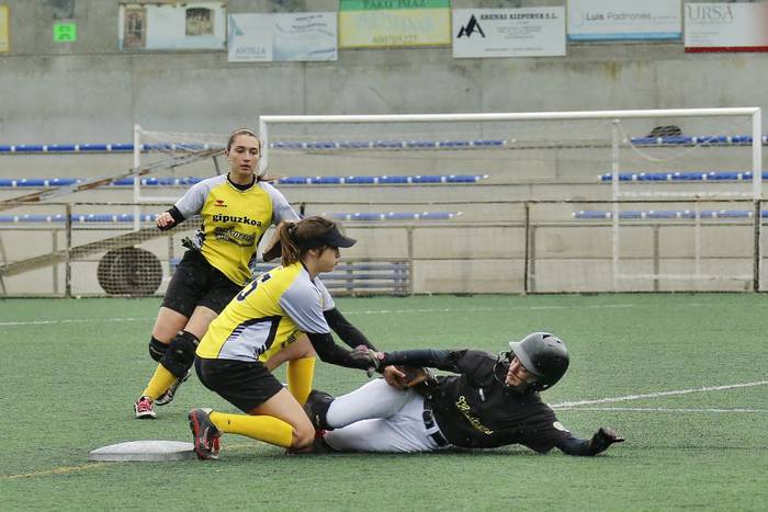 Asteburuan partida irabazi du OBB sofbol taldeak etxean