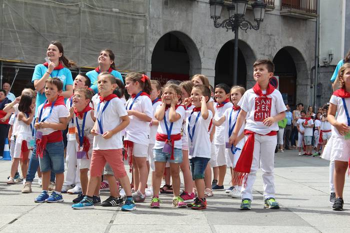 San Fermin Txiki ospatu dute Urola Kostan, herri herri