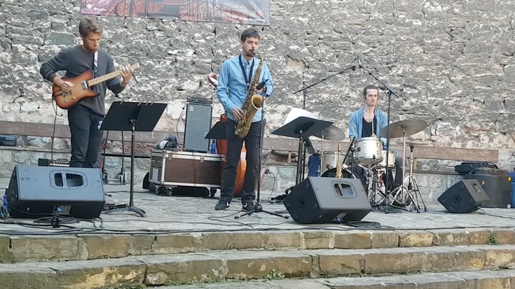 Jazz doinuak ekarriko ditu herrira Nevermind hirukoteak zapatuan