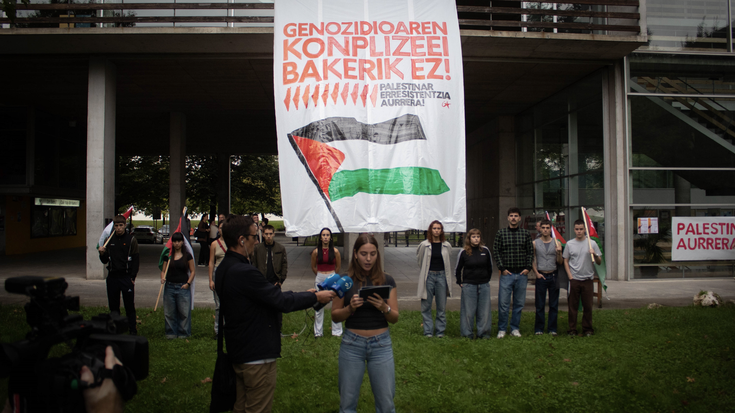 Ikasle Abertzaleek biharko grebara deitu dituzte ikasleak