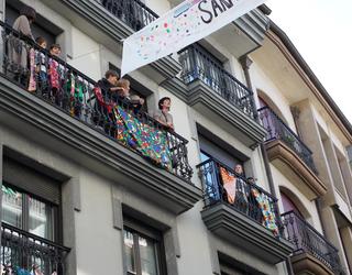 Irrintzi doinuz agurtu dituzte Bustinzuriko Errebaleko San Martin festak