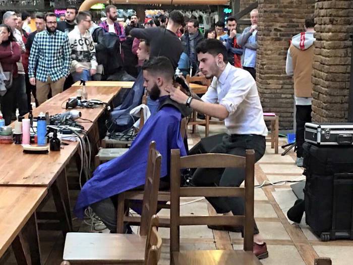 Bartzelonan ospatutako 'American Barber Battle' lehiaketa irabazi du Javi Utrera zumaiarrak