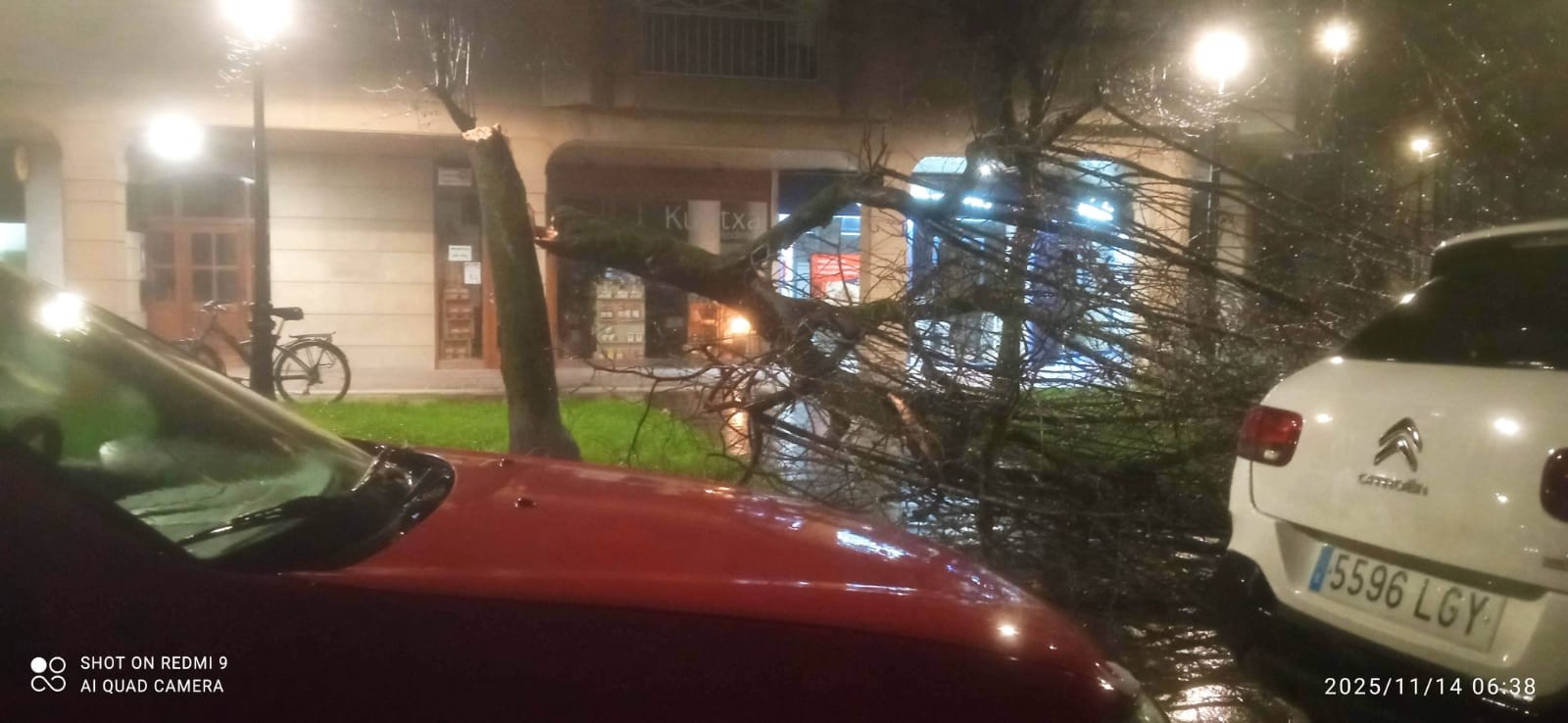 Kalteak eragin dituzte bart izandako haizeteek