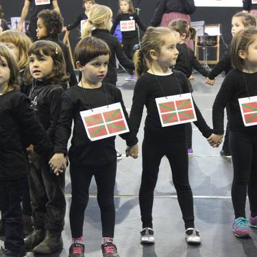 Dantza: Danbolin Musika eta Dantza Eskolako ikasleen emanaldiak