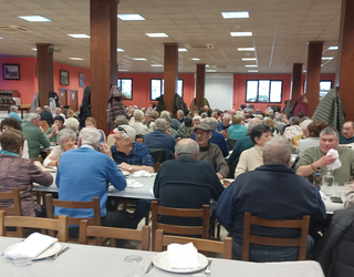 Ia 200 erretiratu elkartu dira beren eguna ospatzeko