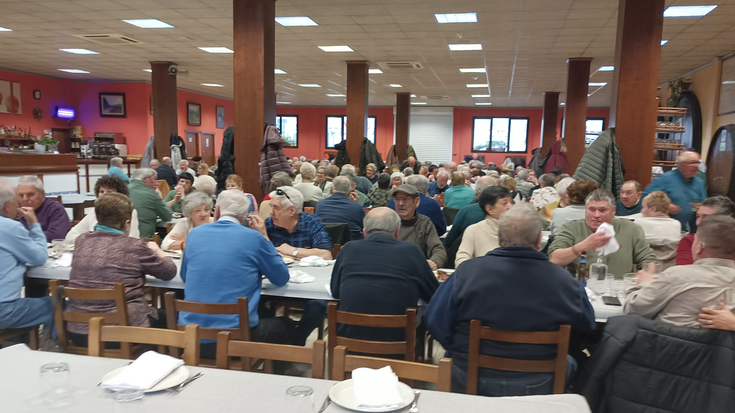 Ia 200 erretiratu elkartu dira beren eguna ospatzeko