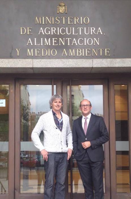 Espainiako Gobernuak Santiagoko hondartza egokitzeko konpromisoa erakutsi duela adierazi du EAJk