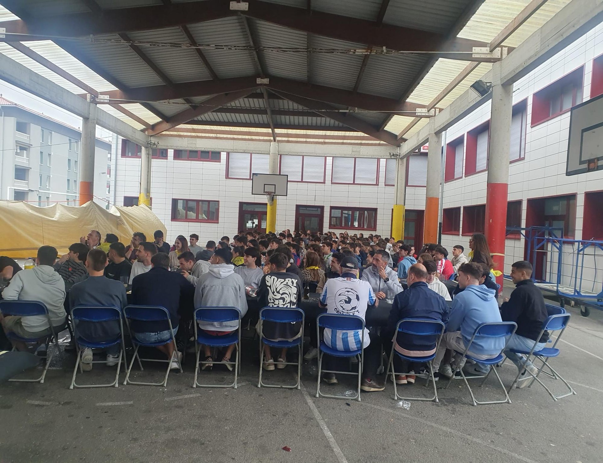 Elkarrekin bazkalduz amaitu dute denboraldia Orioko Futbol Taldeko kideek