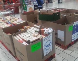Ekaineko lehen asteburuan egingo duten elikagai bilketarako boluntarioak eskatu dituzte