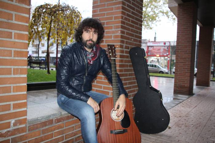 Ibai Marin: "Bakarlari bezala, beldur askori aurre egin behar dio musikariak"