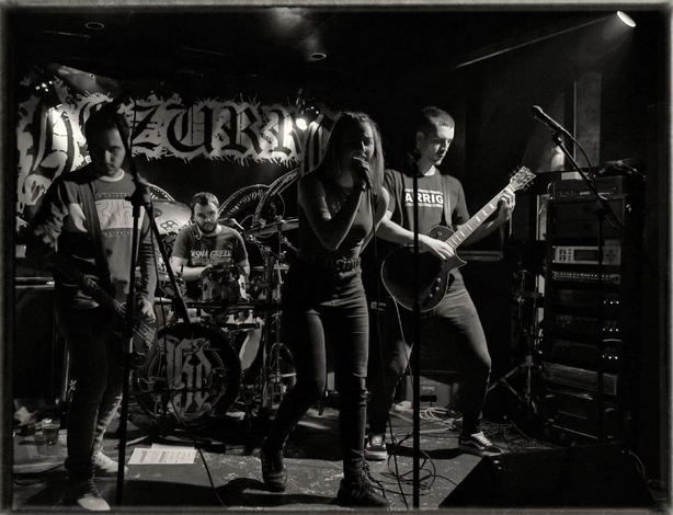 Barrenfields eta B.O.T.H taldeek girotuko dute gaurko gaua Hiruputzun