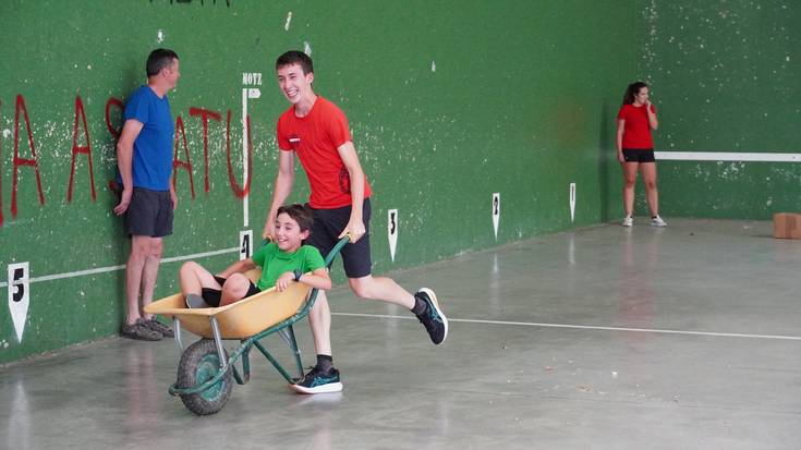 Nola hobeto auzotarrek beren eguna antolatuta eta ospatuta baino?