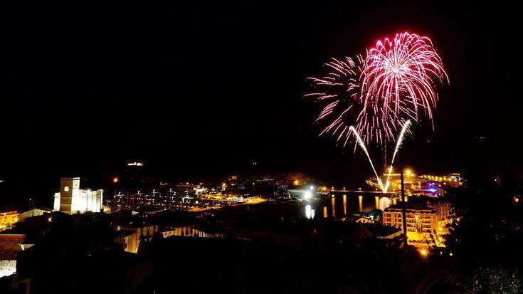 [ARGAZKIAK] Astondoaren su festak Zumaiako zeruan