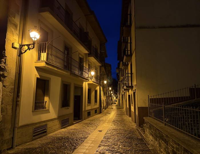 Alde Zaharreko argiteria publikoa berritzeko lizitazioa abiarazi du Getariako Udalak